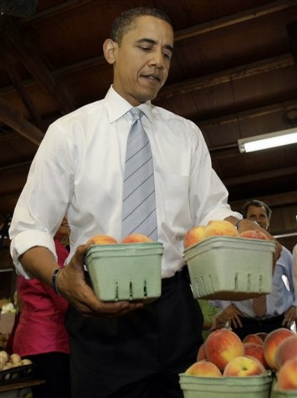 barack-obama-peach-peaches-farmers-market-ohio-2008.jpg